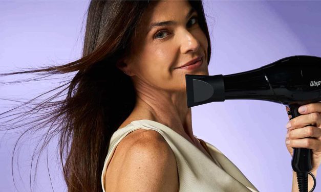 Cabelos lisos o dia todo: técnicas que garantem o efeito duradouro